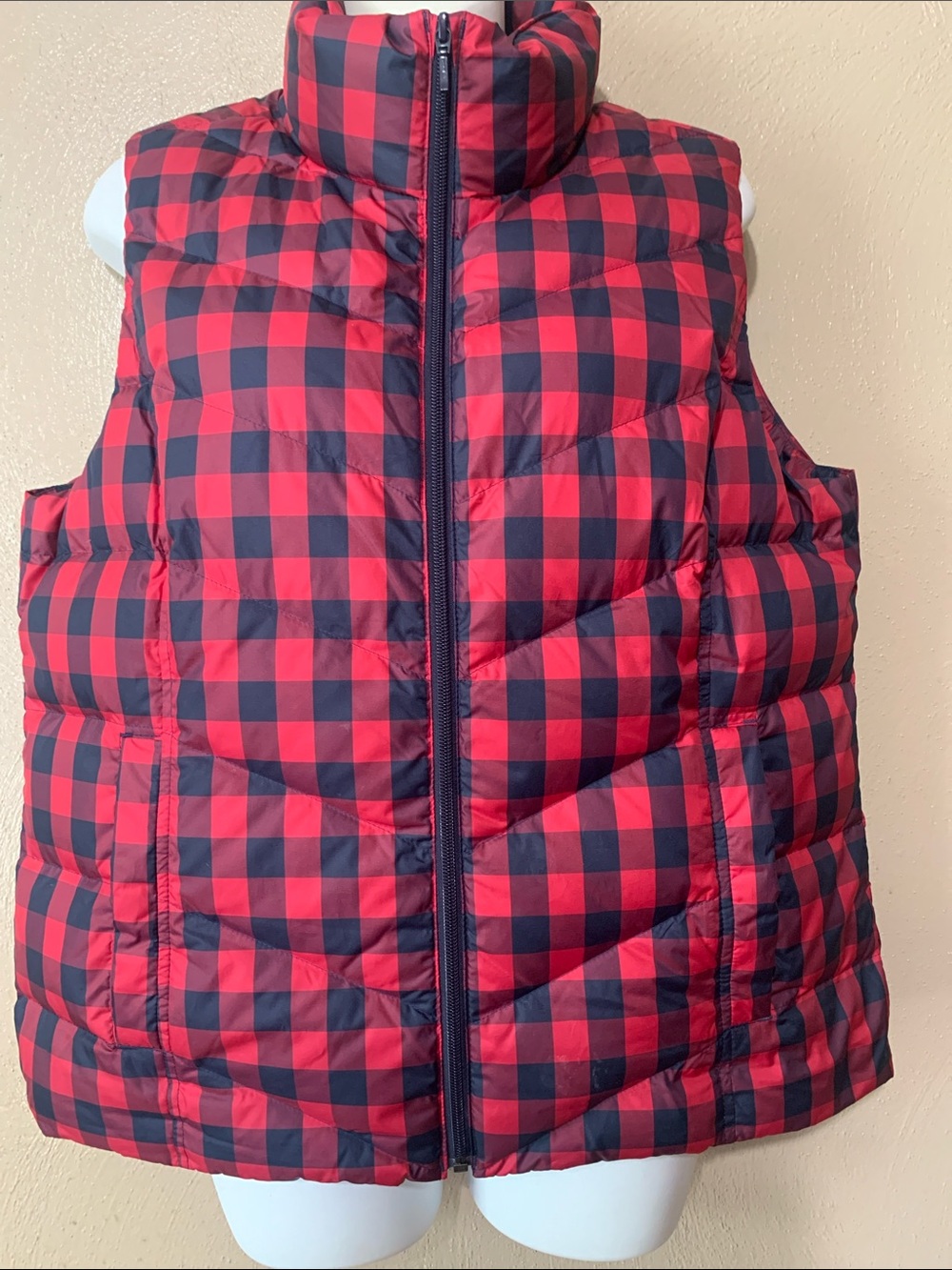Lands' End size MP Red & Navy Buffalo Plaid Puffer Vest